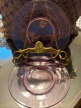 Set of 2 Vintage 8.5” pink rose hand blown art glass lunchon plates.
